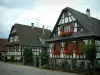 Seebach - Witte vakwerkhuizen met ramen versierd met bloemen