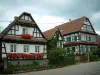 Seebach - Maisons blanches à colombages ornées de plantes et de fleurs