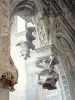 Semur-en-Auxois - Intérieur de la collégiale Notre-Dame : détails sculptés