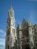 Senlis - Kathedrale Notre-Dame (gotische Architektur) mit ihrem Turm und ihrem Pfeil der sich darüber befindet