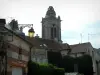 Senlis - Häuser der Altstadt und der Turm der Kirche Saint-Pierre