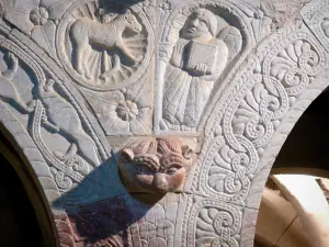 Serrabone priory - Sainte-Marie de Serrabona priory: carved detail of the Romanesque rostrum of the church