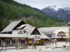 Serre-Chevalier - Serre-Chevalier 1350 (Chantemerle), esquí (esquí): Centro comercial de Serre d'Aigle y las montañas en Chantemerle