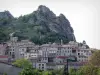 Serres - Rock of Pignolette si affaccia sulle case del villaggio