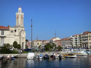 Sète - Consular palace, canal, boats moored alongside the quays, lampposts, houses and buildings