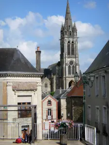 Sillé-le-Guillaume - Notre-Dame bell tower, lamppost and facades of houses in the town