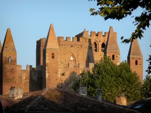 Simorre - Fortified brick church (Notre-Dame abbey church)