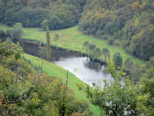 Sioule gorges - River Sioule lined by meadows and trees