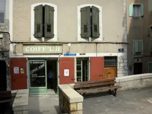 Sisteron - Bench, shop and houses in the old town