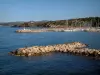 Six-Fours-les-Plages - Mer méditerranée, rochers, bateaux et voiliers du port de plaisance