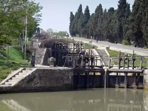 Sluizen van Fonséranes - 9 sluizen Fonseranes, boek het Canal du Midi