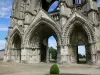 Soissons - Antigua abadía de Saint-Jean-des-Vignes: portales de la fachada de la iglesia de la abadía
