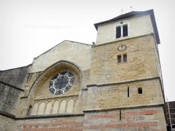 Sorde-l'Abbaye - Fachada y torre de la iglesia de la abadía de Saint-Jean Sorde