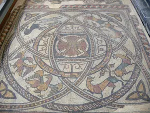 Sorde-l'Abbaye - Interior of the Saint-Jean de Sorde abbey church: Romanesque mosaic of the choir