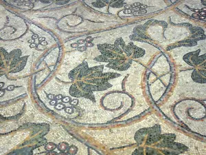 Sorde-l'Abbaye - Interior of the Saint-Jean de Sorde abbey church: Romanesque mosaic of the choir