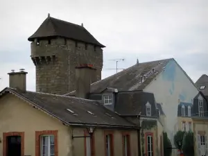 La Souterraine - Tor Saint-Jean und die Häuser der mittelalterlichen Stätte