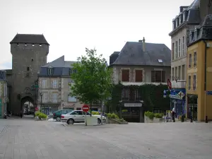 La Souterraine - Tor Saint-Jean und die Häuser der mittelalterlichen Stätte