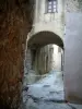 Speloncato - Small arched passage in the village (in the Balagne region)