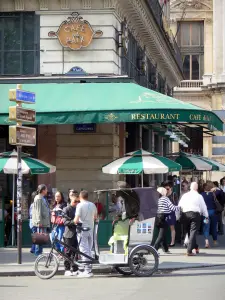 Städtische Landschaften - Terrase des Café de la Paix und Fahrrad-Taxi