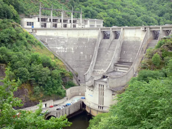 Staudamm Aigle - Hydroelektrische Stauanlage Aigle, in den Schluchten der Dordogne