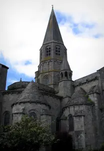 Stiftskirche Le Dorat - Stiftskirche Saint- Pierre aus Granit, romanischen Stiles, in der Basse-Marche