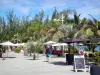 Strand Boucan Canot - Spazierweg entlang den Terrassen von Cafés und Restaurants, säumend den Strand Boucan Canot