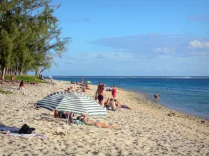 Strände der Réunion - Entspannen am Sandstrand von Ermitage, und Baden in den Gewässern des Indischen Ozeans