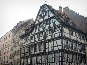 Strasbourg - Pharmacie du Cerf et maisons de la rue Mercière