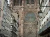 Strassburg - Kathedrale Notre-Dame, Häuser und Strassenleuchte