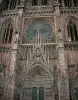 Strassburg - Gotische Fassade (rosa Sandstein) der Kathedrale Notre-Dame