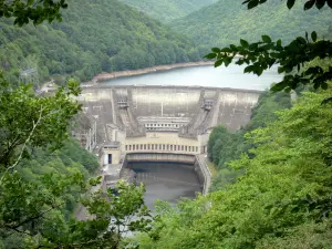 Stuwdam van Chastang - Hydro-elektrische Dam Chastang, in de gorges van de Dordogne