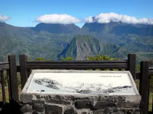 Talkessel Salazie - Panoramatafel des Aussichtspunkts Bélouve mit Blick auf den grünen Talkessel Salazie