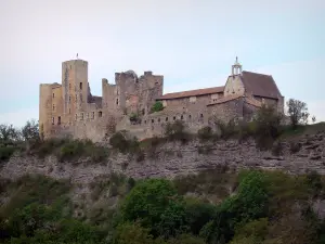 Tallard - Castello medievale su uno sperone roccioso con la sua cappella in stile tardo gotico