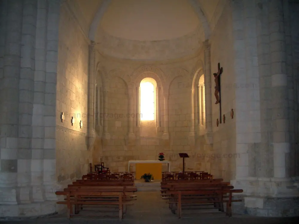 Talmont-sur-Gironde - Intérieur de l'église Sainte-Radegonde