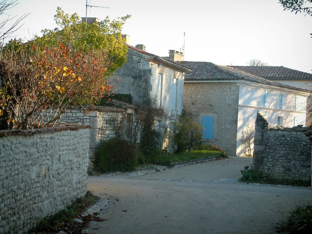 Talmont-sur-Gironde - Ruelles et maisons du village