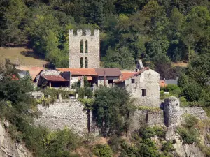 Tarascon-sur-Ariège - Tour Saint-Michel, maisons et arbres