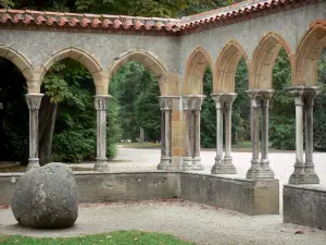 Tarbes - Massey jardín (Inglés parque): claustro (los restos de la abadía de Saint-Sever-de-Rustan)