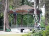 Tarbes - Massey garden (English landscape park): bandstand surrounded by trees