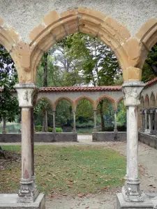 Tarbes - Massey garden (English landscape park): columns and arches of the cloister (remains of the Saint-Sever-de-Rustan abbey)