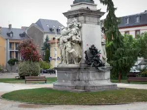 Tarbes - Danton monumento (estatua de Danton), en la Place Jean Jaurès