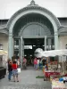 Tarbes - Halle Marcadieu (marché couvert) et stands du marché