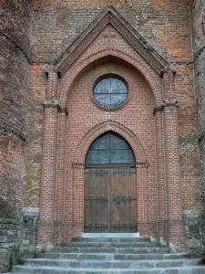 Thiérache - Wimy : portail de l'église fortifiée Saint-Martin