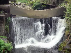 Thiers - Tal der Fabriken, der Creux de l'Enfer: Wasserfall der Durolle; im Regionalen Naturpark Livradois-Forez