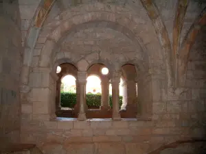 Thoronet abbey - Cistercian abbey of Provençal Romanesque style: chapter house with view of the cloister