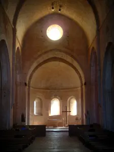 Thoronet abbey - Cistercian abbey of Provençal Romanesque style: inside of the church