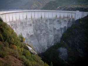 Tignes - Tignes dam en haar fresco (de reus) (perifere zone van de Vanoise National Park)