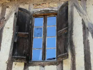 Tillac - Window of a half-timbered house