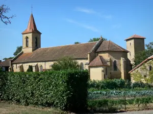 Tillac - Iglesia de Saint Jacques de la Mirande mayor, redondo y jardín