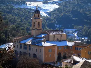 Toevluchtsoord van Notre-Dame-de-Laghet - Kerk, bomen en sneeuw