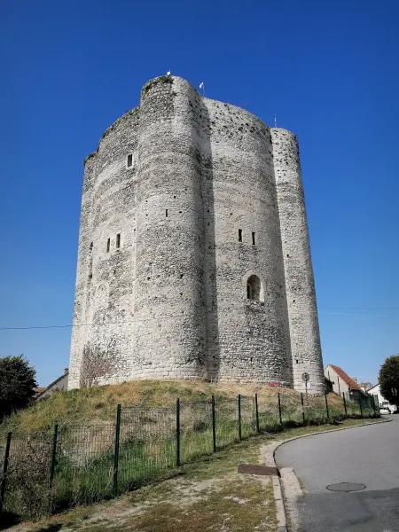 Torreón de Houdan - Exterior del torreón medieval